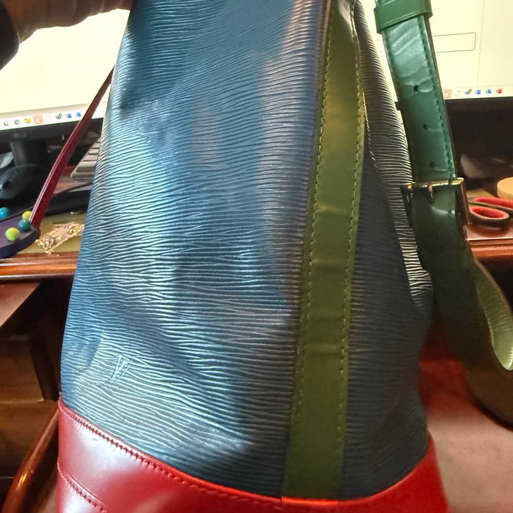 Louis Vuitton Noe Blue Epi Leather Bucket Bag. Color-block Pattern w Brass Hardw - Picture 3 of 8